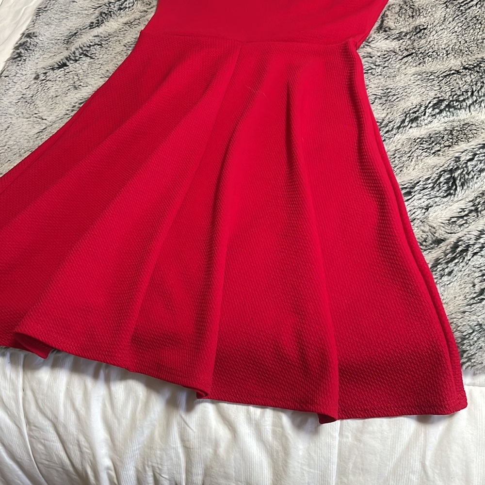 Red Dress - Picture 8 of 9